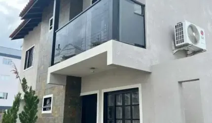 Casa Residencial de 3 dorms no bairro Pagani