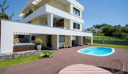 Casa Residencial de 3 dorms no bairro Pedra Branca