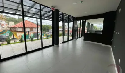 Loja de 30m² no bairro Carvoeira