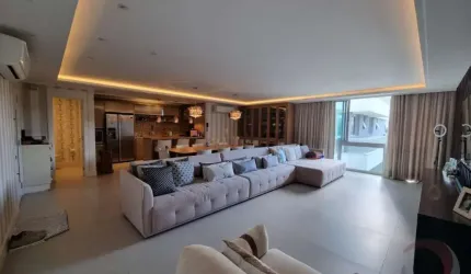 Apartamento com 2 suítes em Jurerê Internacional