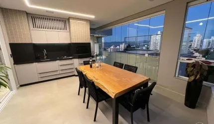 Cobertura de 3 dorms no bairro Barreiros