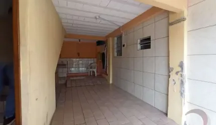 Casa Residencial de 5 dorms no bairro Centro