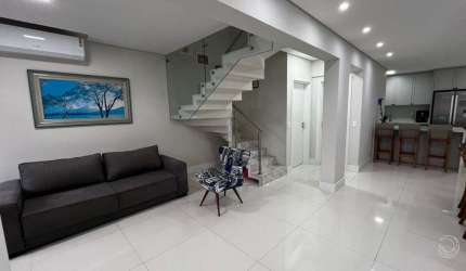 Duplex com 3 Suítes, 181m² em Jurerê