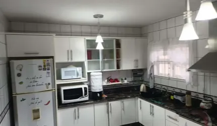 Casa Residencial de 4 dorms no bairro Passa Vinte