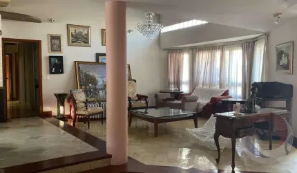 Casa Residencial de 6 dorms no bairro Santa Mônica