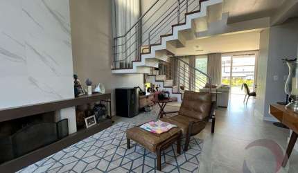 Casa Residencial de 4 dorms no bairro Ingleses Do Rio Vermelho