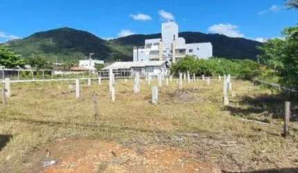 Terreno de 748m² no bairro Ribeirao Da Ilha