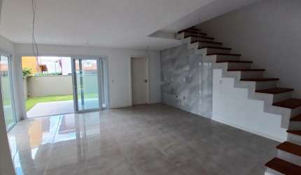 Casa Residencial de 4 dorms no bairro Campeche