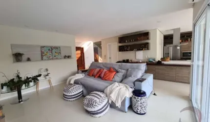 Casa Residencial de 4 dorms no bairro Rio Tavares