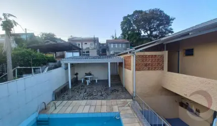 Casa Residencial de 3 dorms no bairro Ipiranga