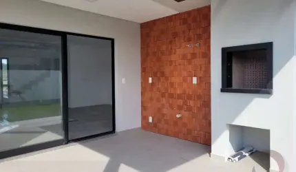 Casa Residencial de 3 dorms no bairro Rio Tavares