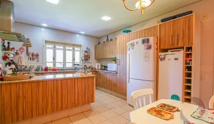 Casa Residencial de 5 dorms no bairro Lagoa Da Conceição