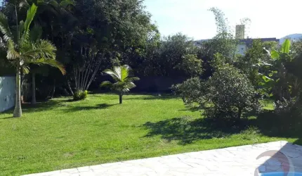 Casa Residencial de 3 dorms no bairro Ingleses Do Rio Vermelho