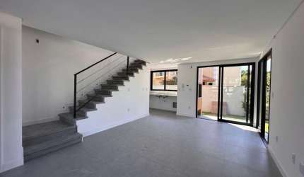Casa Residencial de 3 dorms no bairro Campeche