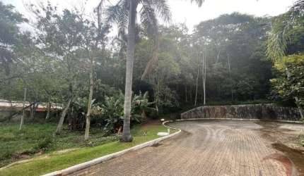 Terreno de 615.63m² no bairro Armação Do Pântano Do Sul
