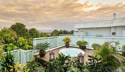 Cobertura de 2 dorms no bairro Campeche