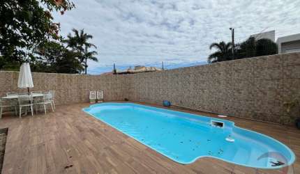 Casa Residencial de 4 dorms no bairro Córrego Grande