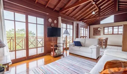 Casa Residencial de 3 dorms no bairro Lagoa Da Conceição