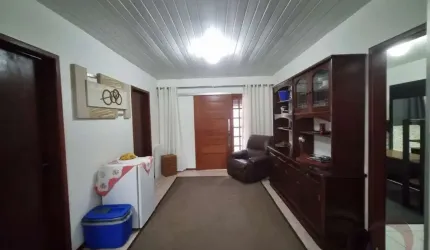 Casa Residencial de 4 dorms no bairro Balneário