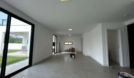 Casa Residencial de 230.92m² no bairro Canasvieira