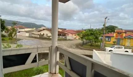 Casa Residencial de 4 dorms no bairro Carianos