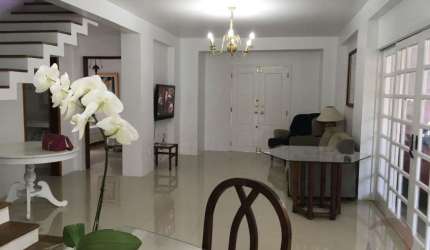 Casa Residencial de 7 quartos no bairro Jurerê Internacional