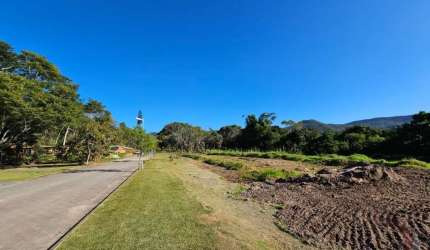 Terreno de 3300m² no bairro Ratones