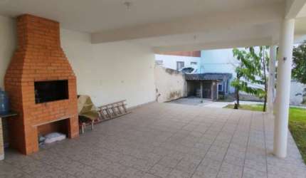 Casa Residencial de 4 dorms no bairro Córrego Grande