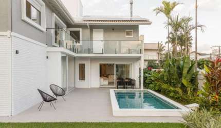 Casa Residencial de 5 dorms no bairro Jurerê Internacional