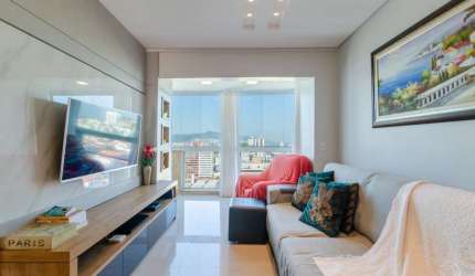 Cobertura de 3 dorms no bairro Estreito
