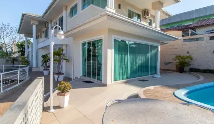 Casa Residencial de 6 dorms no bairro Estreito