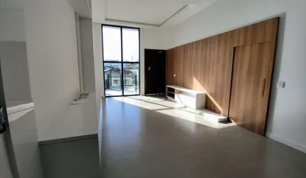 Casa Residencial de 3 dorms no bairro Capoeiras