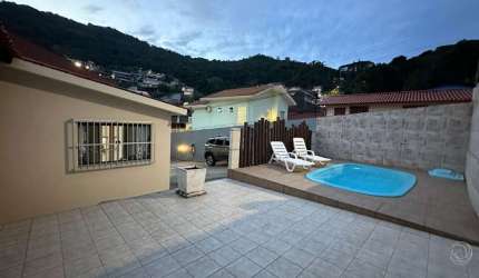 Casa Residencial de 3 dorms no bairro Saco Dos Limões