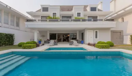 Casa Alto padrão com 5 suítes em Jurerê Internacional