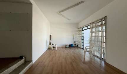 Casa Residencial de 3 dorms no bairro Centro
