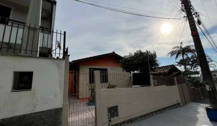 Casa Residencial de 5 dorms no bairro Monte Verde