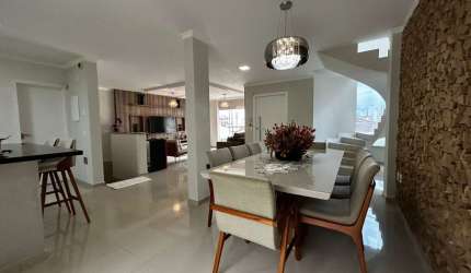 Casa Residencial de 3 dorms no bairro Canto