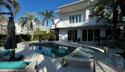 Casa Residencial de 4 dorms no bairro Jurerê Internacional