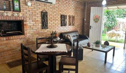 Casa Residencial de 3 dorms no bairro Canasvieiras