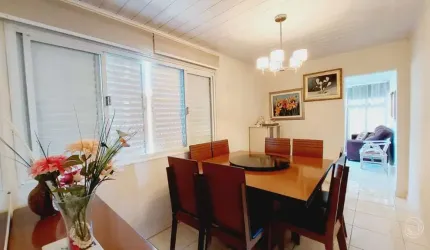 Casa Residencial de 4 dorms no bairro Estreito
