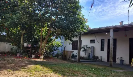 Terreno de 321.88m² no bairro Pinheira