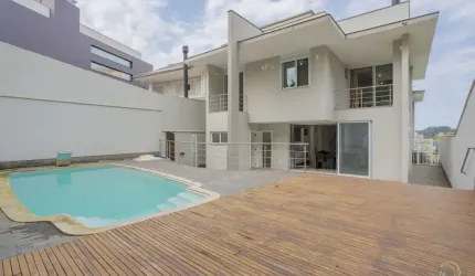 Casa Residencial de 4 dormitórios no bairro Pedra Branca