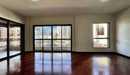 Apartamento de 4 dorms no bairro Centro