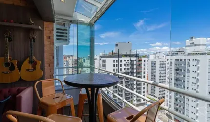 Apartamento com 4 quartos sendo 1 suíte no Centro