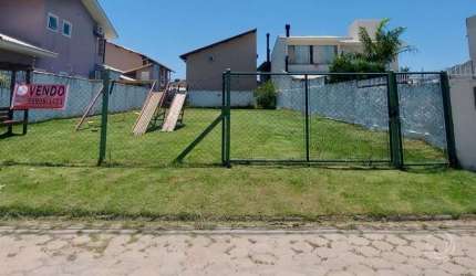 Terreno de 360m² no bairro Carianos