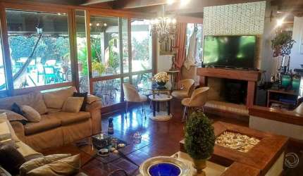 Casa Residencial de 334m², 3 Suítes no Itacorubi