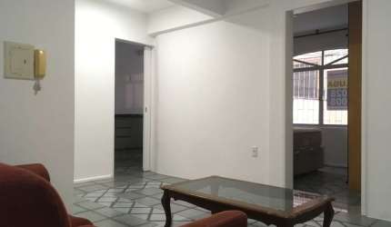 Ótimo apartamento na Trindade com 1 dorm