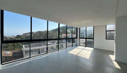 Apartamento com 2 dorms sendo 1 suíte no bairro Coqueiros