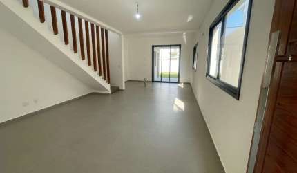 Excelente casa com 3 dormitórios no bairro Açores