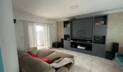 Casa de 6 quartos no bairro Ponta de Baixo, São José.